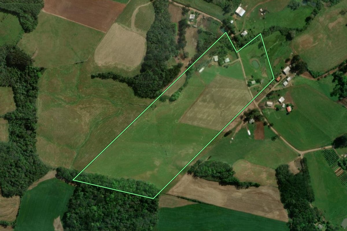Imagem de satélite do imóvel rural em Sananduva (RS), com o contorno declarado no CAR desenhado por cima.