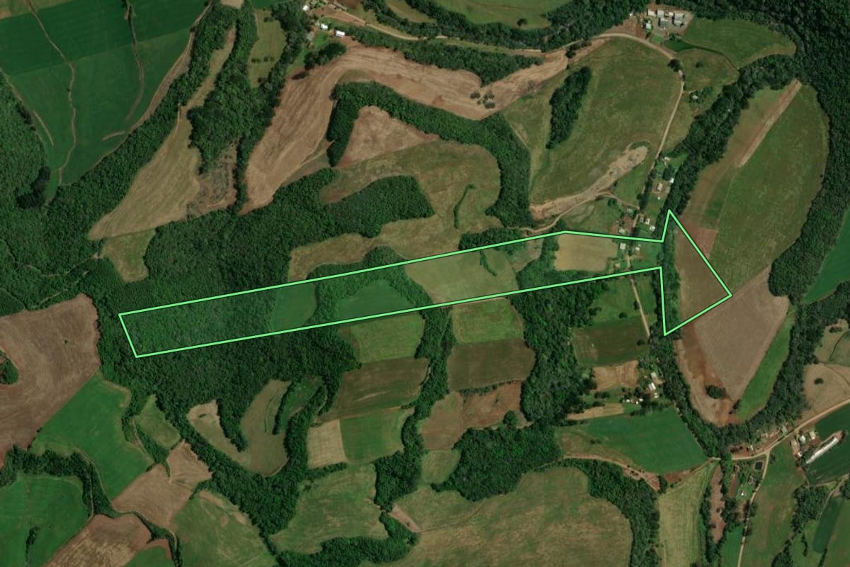 Imagem de satélite do imóvel rural em Sananduva (RS), com o contorno declarado no CAR desenhado por cima.