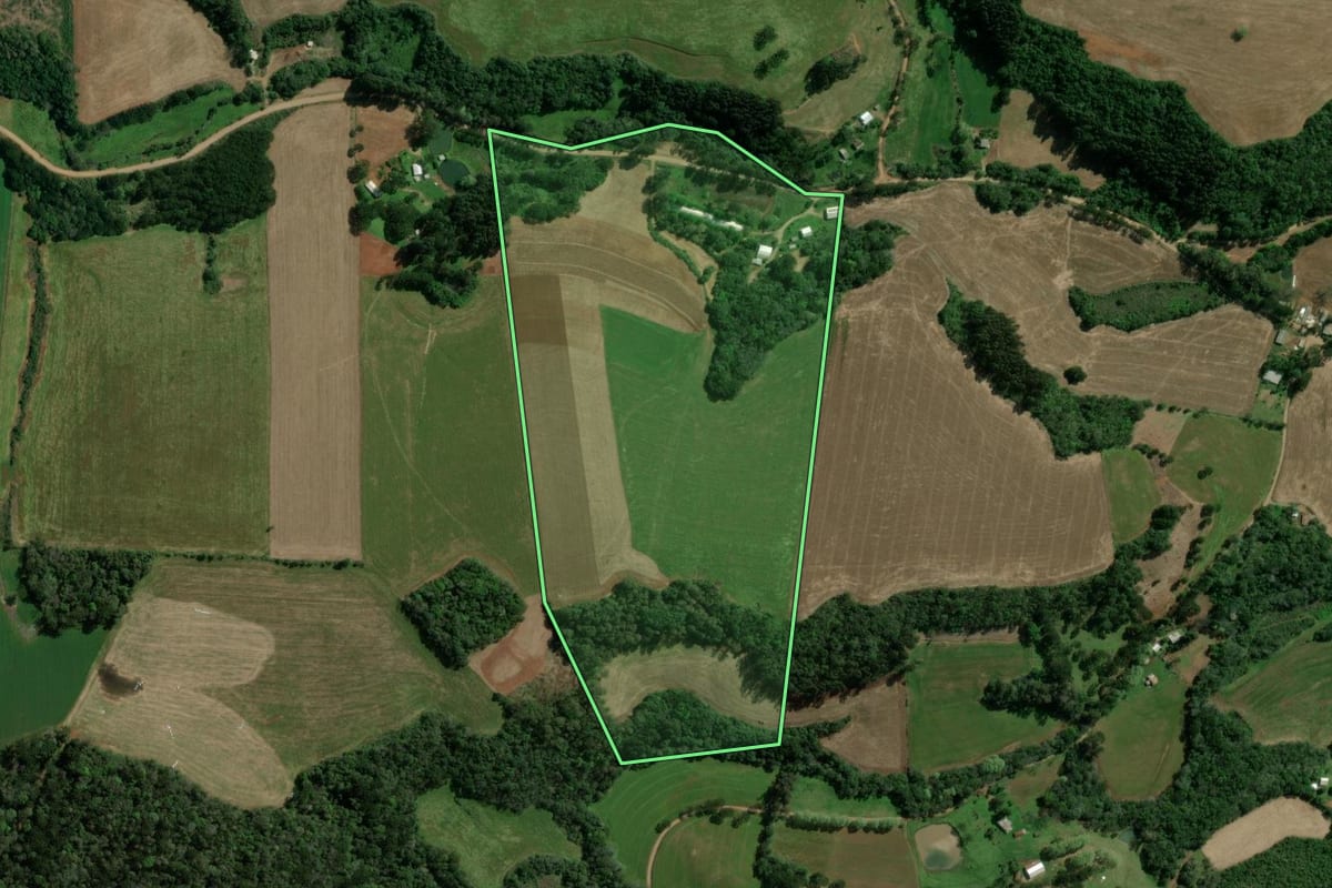 Imagem de satélite do imóvel rural em Sananduva (RS), com o contorno declarado no CAR desenhado por cima.