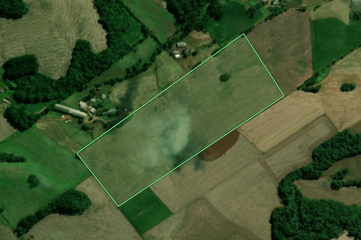 Imagem de satélite do imóvel rural em Sananduva (RS), com o contorno declarado no CAR desenhado por cima.