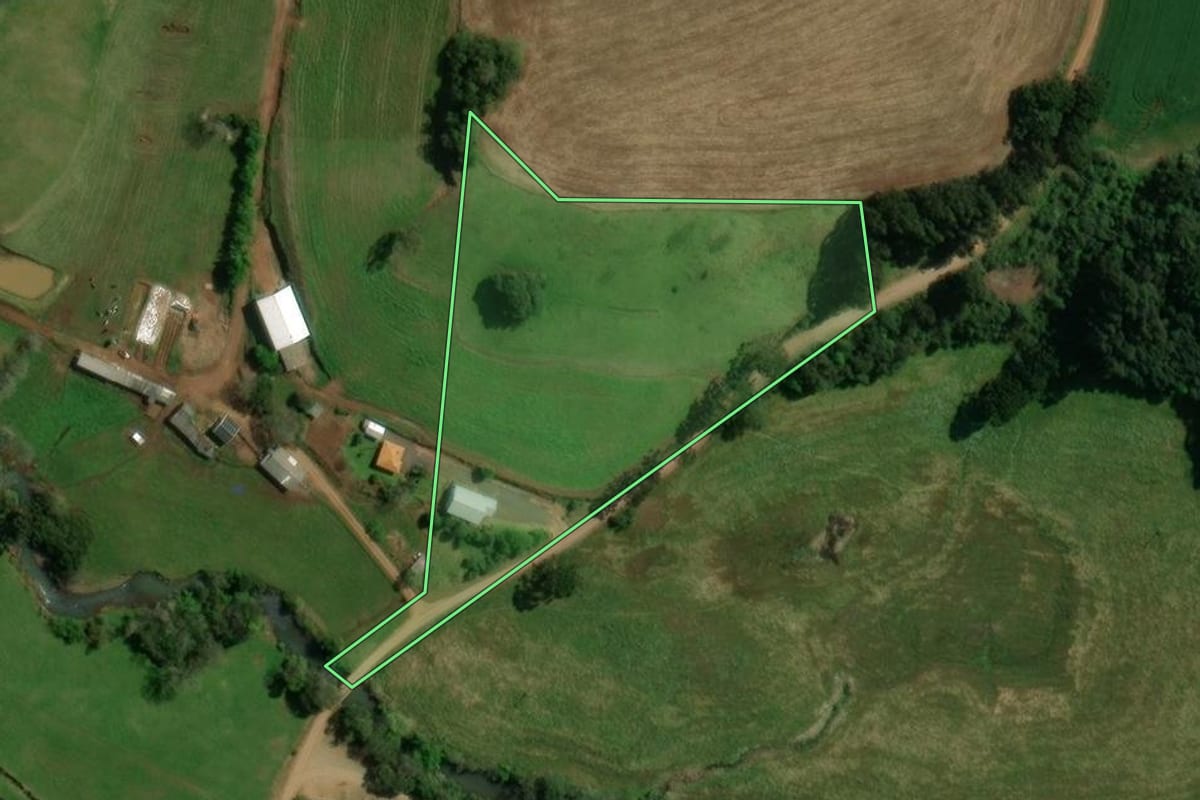 Imagem de satélite do imóvel rural em Sananduva (RS), com o contorno declarado no CAR desenhado por cima.
