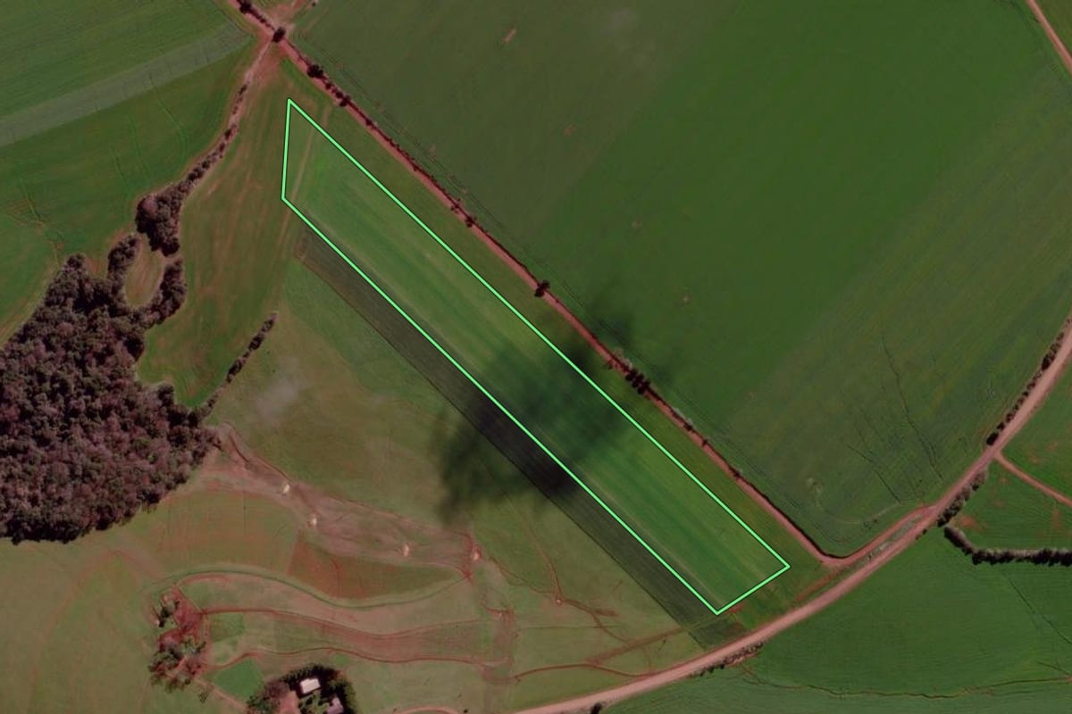 Imagem de satélite do imóvel rural em Santa Bárbara do Sul (RS), com o contorno declarado no CAR desenhado por cima.