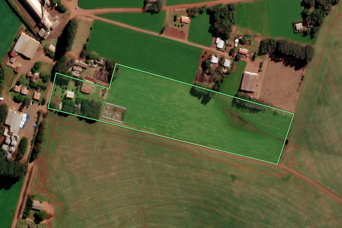 Imagem de satélite do imóvel rural em Santa Bárbara do Sul (RS), com o contorno declarado no CAR desenhado por cima.