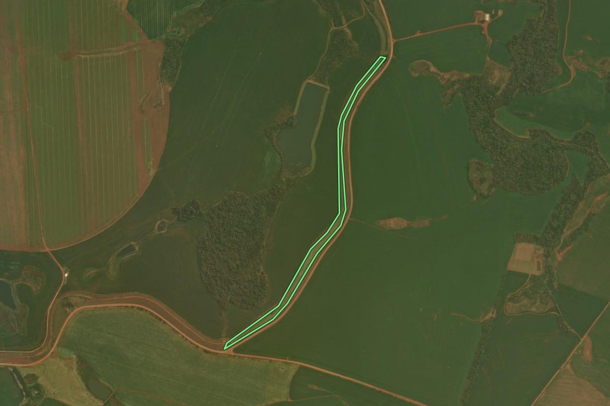 Imagem de satélite do imóvel rural em Santa Bárbara do Sul (RS), com o contorno declarado no CAR desenhado por cima.