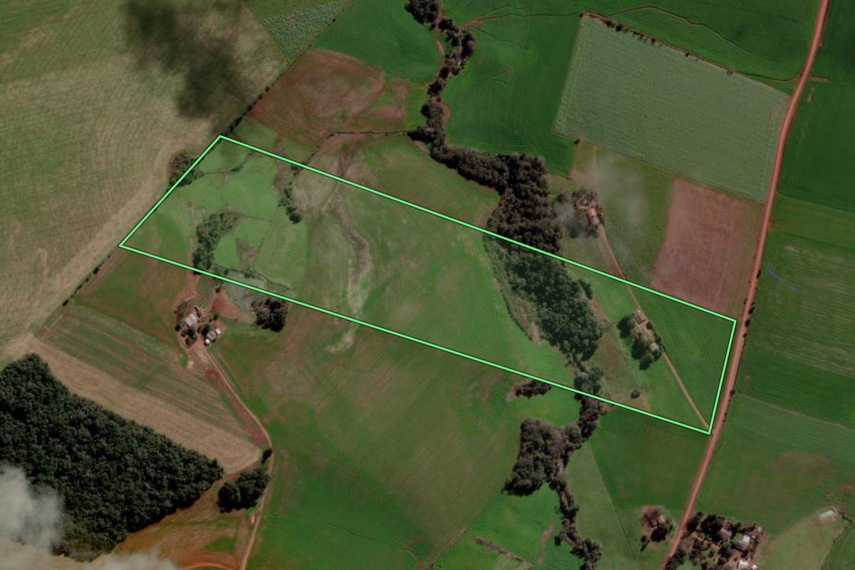 Imagem de satélite do imóvel rural em Santa Bárbara do Sul (RS), com o contorno declarado no CAR desenhado por cima.