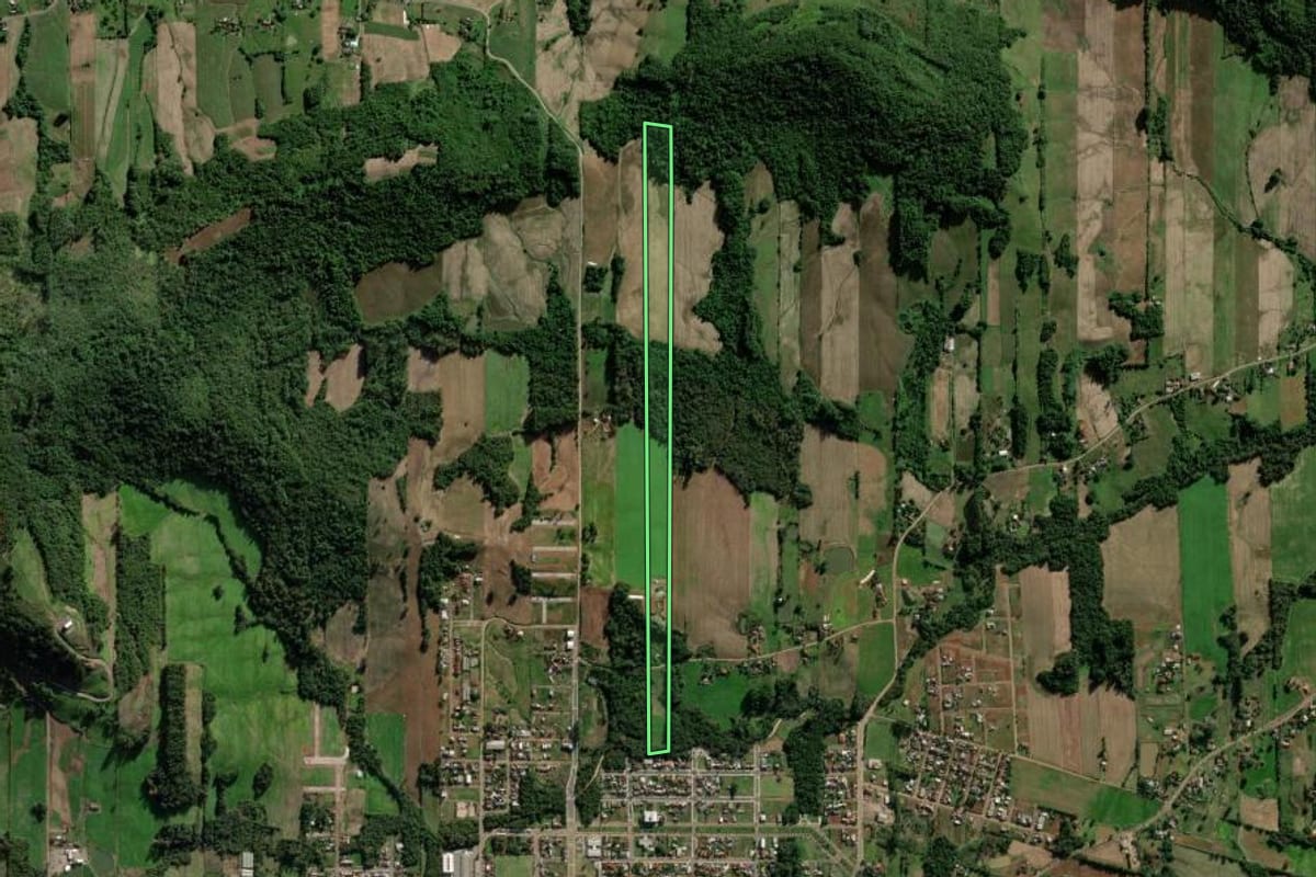 Imagem de satélite do imóvel rural em Santa Clara do Sul (RS), com o contorno declarado no CAR desenhado por cima.