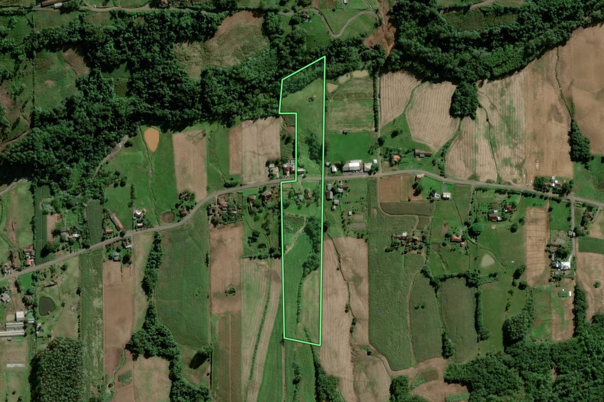 Imagem de satélite do imóvel rural em Santa Clara do Sul (RS), com o contorno declarado no CAR desenhado por cima.