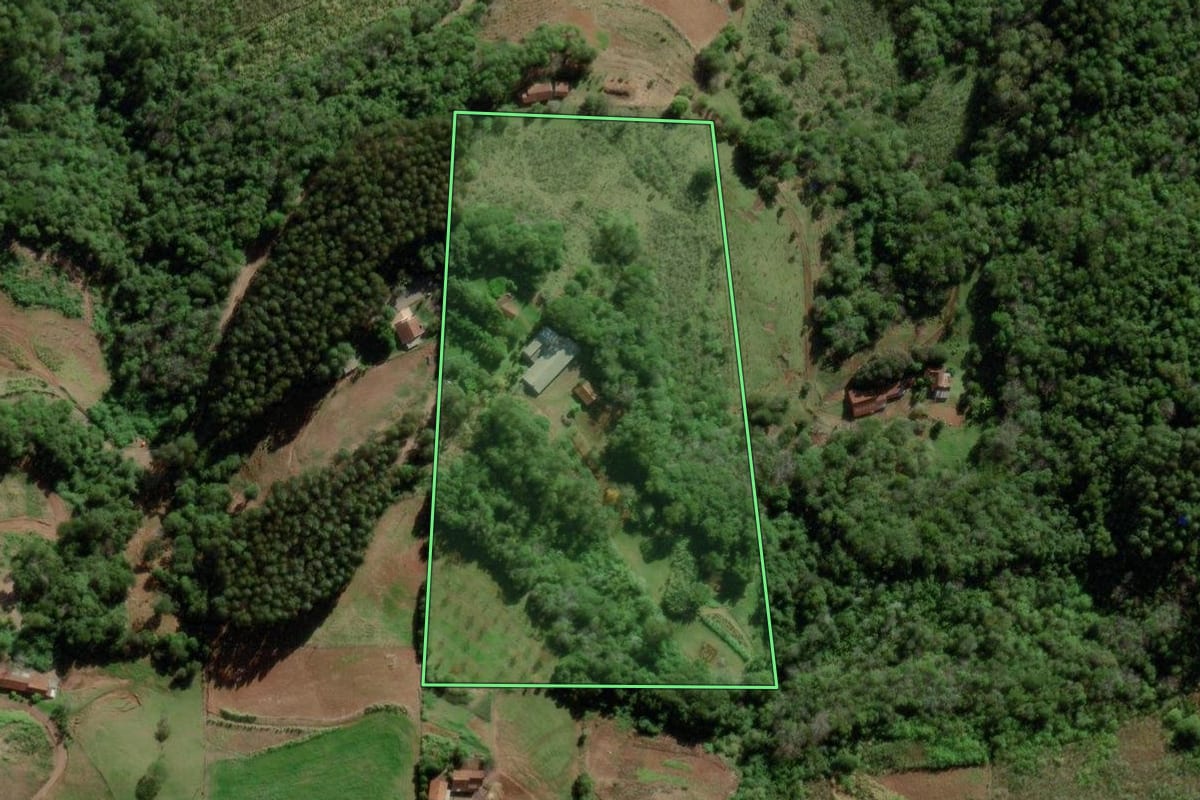 Imagem de satélite do imóvel rural em Santa Clara do Sul (RS), com o contorno declarado no CAR desenhado por cima.