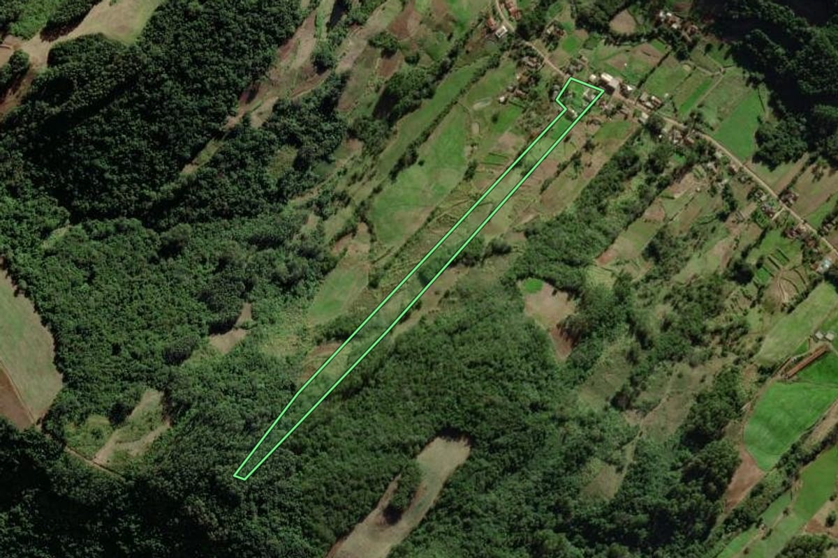 Imagem de satélite do imóvel rural em Santa Clara do Sul (RS), com o contorno declarado no CAR desenhado por cima.