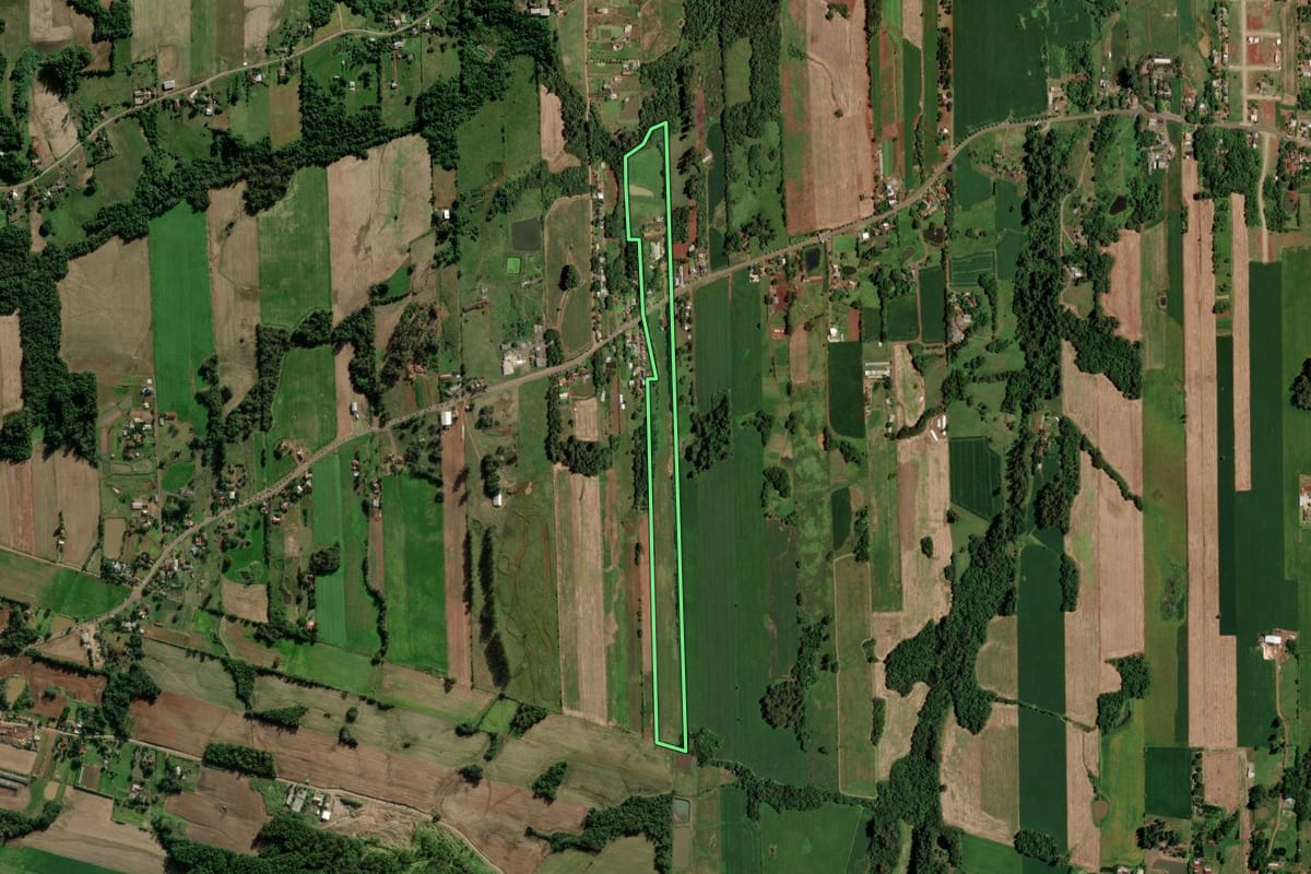 Imagem de satélite do imóvel rural em Santa Clara do Sul (RS), com o contorno declarado no CAR desenhado por cima.
