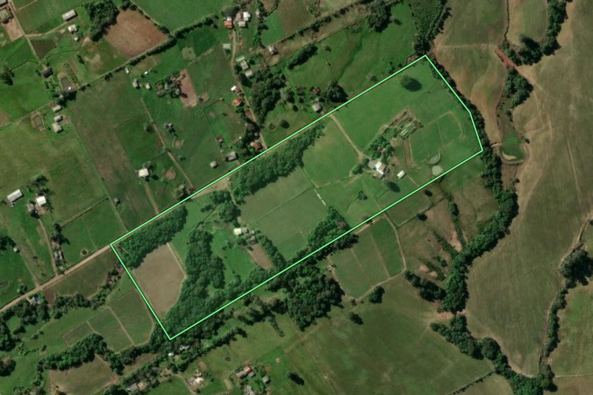Imagem de satélite do imóvel rural em Santa Cruz do Sul (RS), com o contorno declarado no CAR desenhado por cima.