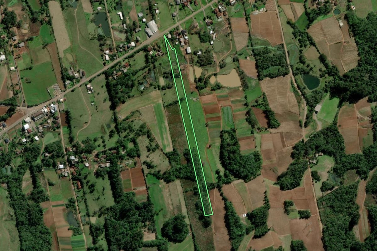 Imagem de satélite do imóvel rural em Santa Cruz do Sul (RS), com o contorno declarado no CAR desenhado por cima.