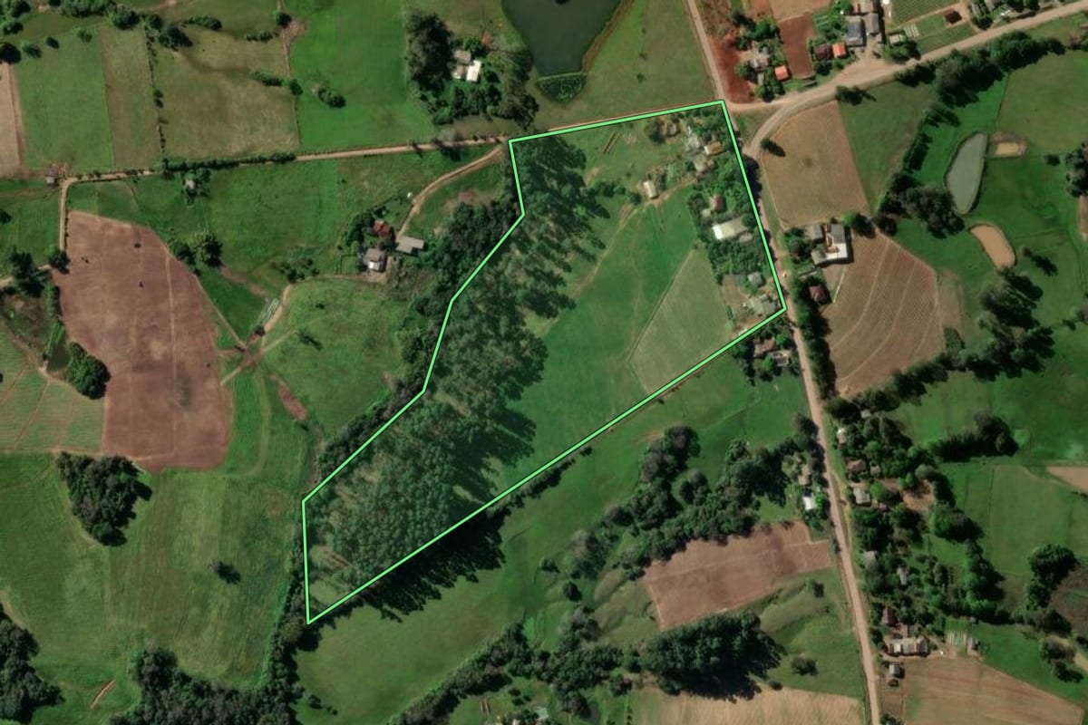 Imagem de satélite do imóvel rural em Santa Cruz do Sul (RS), com o contorno declarado no CAR desenhado por cima.