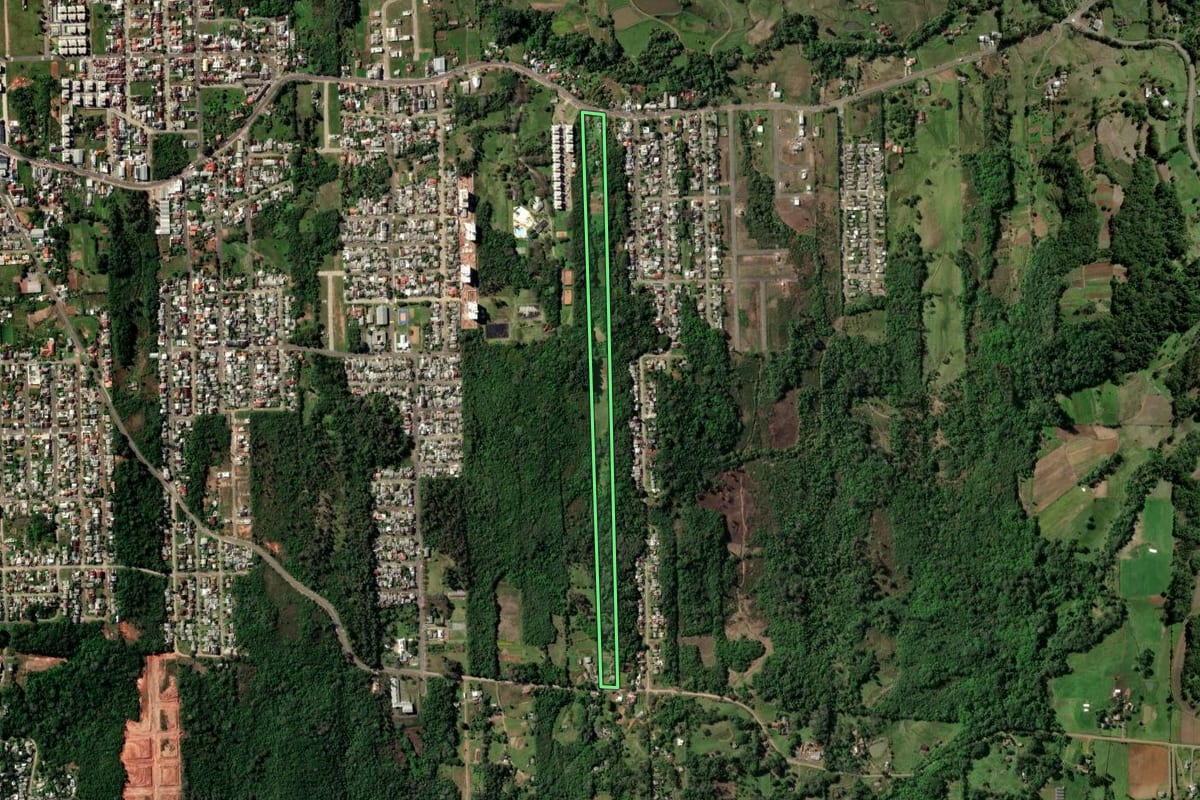 Imagem de satélite do imóvel rural em Santa Cruz do Sul (RS), com o contorno declarado no CAR desenhado por cima.