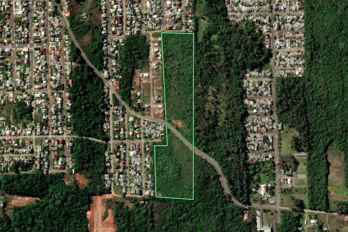 Imagem de satélite do imóvel rural em Santa Cruz do Sul (RS), com o contorno declarado no CAR desenhado por cima.