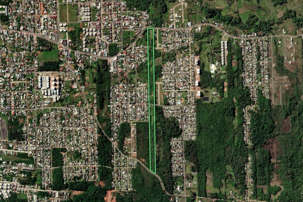 Imagem de satélite do imóvel rural em Santa Cruz do Sul (RS), com o contorno declarado no CAR desenhado por cima.