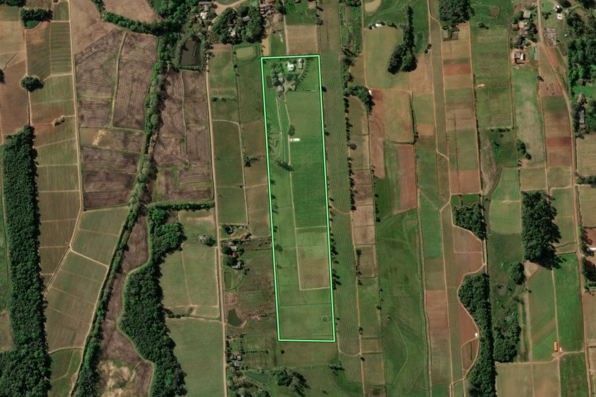 Imagem de satélite do imóvel rural em Santa Cruz do Sul (RS), com o contorno declarado no CAR desenhado por cima.