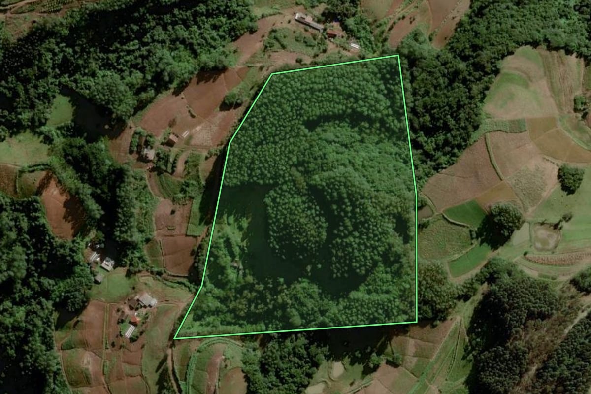 Imagem de satélite do imóvel rural em Santa Cruz do Sul (RS), com o contorno declarado no CAR desenhado por cima.