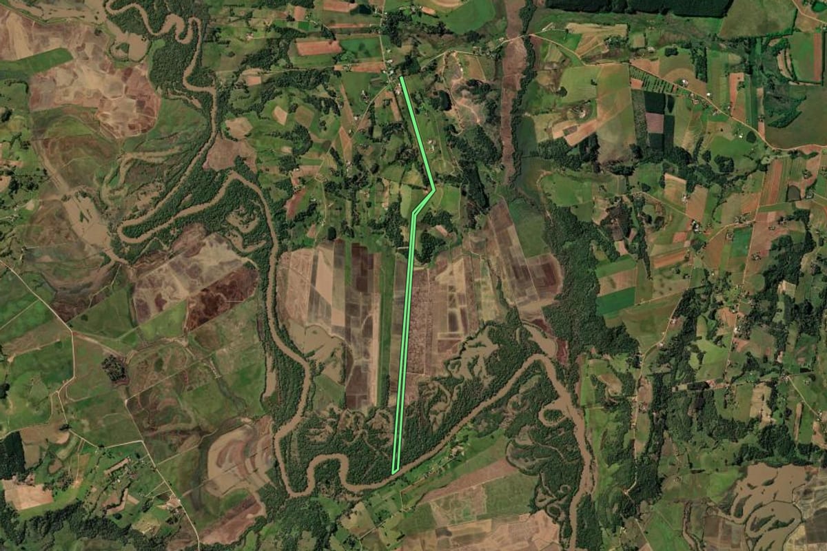 Imagem de satélite do imóvel rural em Santa Cruz do Sul (RS), com o contorno declarado no CAR desenhado por cima.