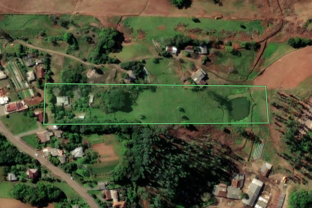 Imagem de satélite do imóvel rural em Santa Cruz do Sul (RS), com o contorno declarado no CAR desenhado por cima.
