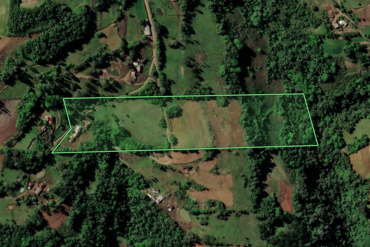 Imagem de satélite do imóvel rural em Santa Cruz do Sul (RS), com o contorno declarado no CAR desenhado por cima.