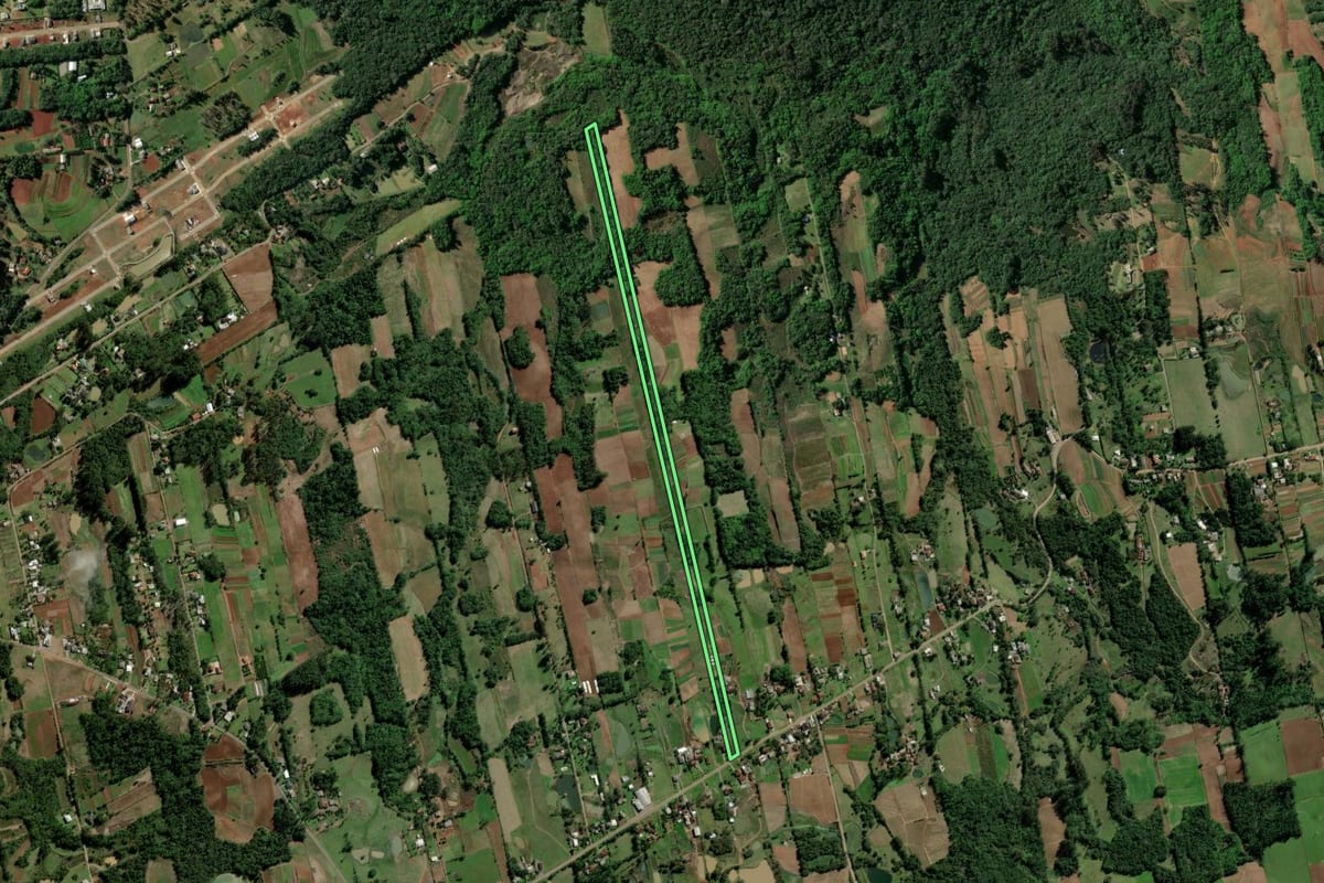 Imagem de satélite do imóvel rural em Santa Cruz do Sul (RS), com o contorno declarado no CAR desenhado por cima.