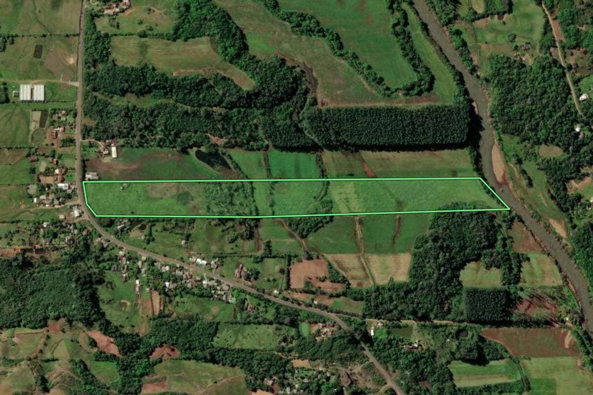 Imagem de satélite do imóvel rural em Santa Cruz do Sul (RS), com o contorno declarado no CAR desenhado por cima.