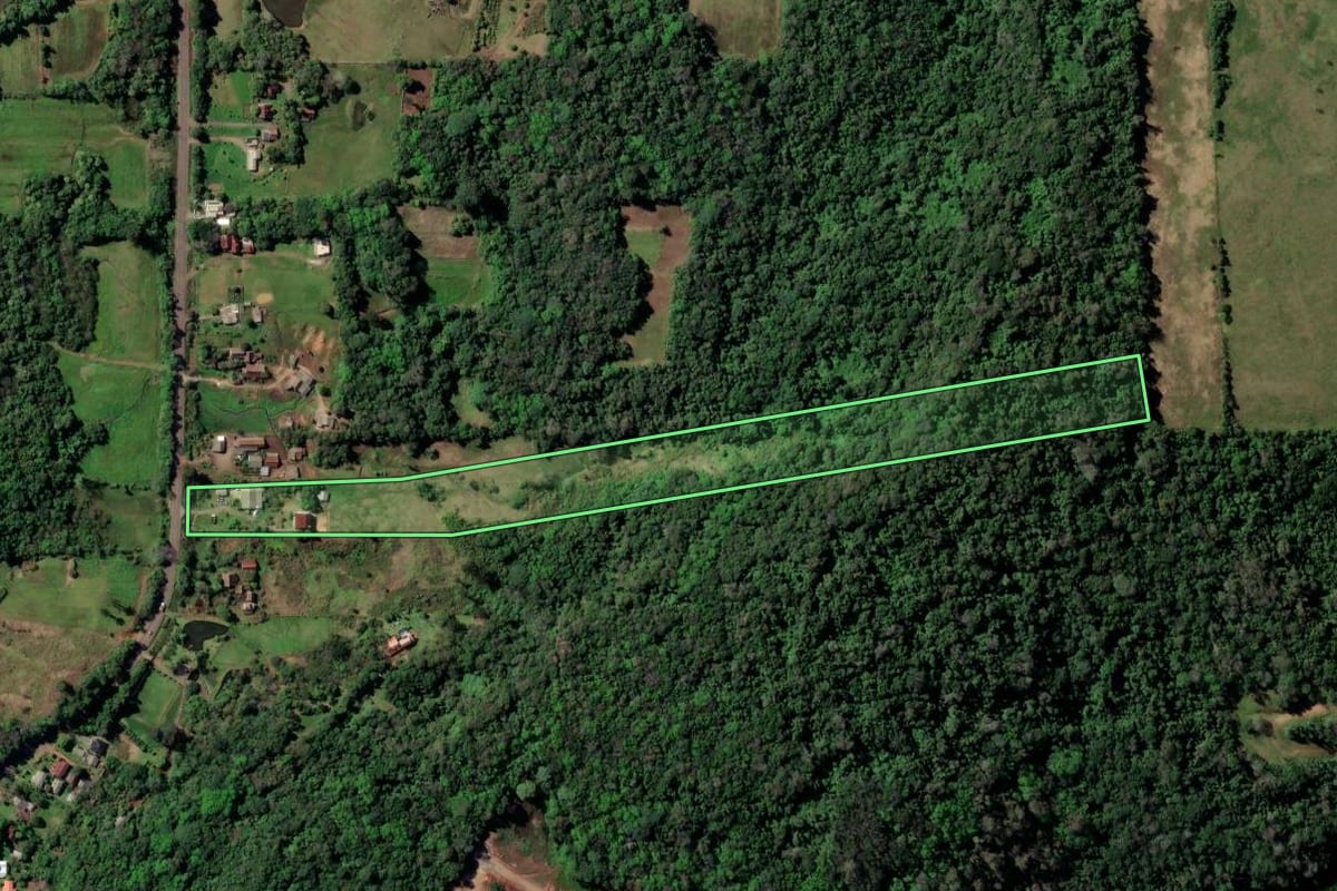 Imagem de satélite do imóvel rural em Santa Cruz do Sul (RS), com o contorno declarado no CAR desenhado por cima.