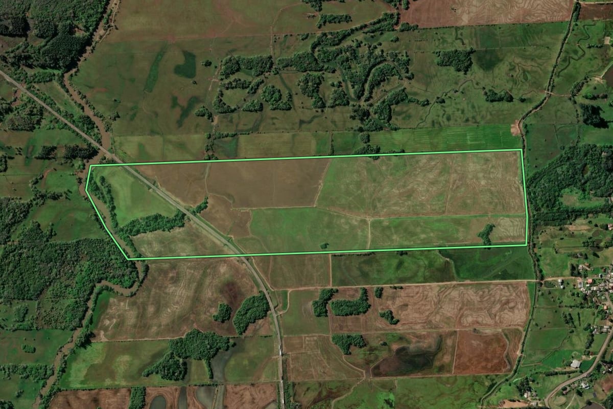 Imagem de satélite do imóvel rural em Santa Cruz do Sul (RS), com o contorno declarado no CAR desenhado por cima.