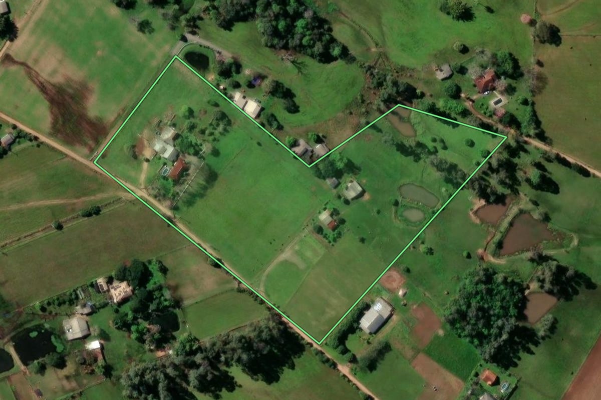 Imagem de satélite do imóvel rural em Santa Cruz do Sul (RS), com o contorno declarado no CAR desenhado por cima.
