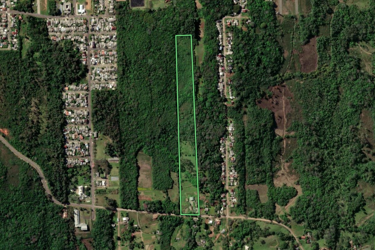 Imagem de satélite do imóvel rural em Santa Cruz do Sul (RS), com o contorno declarado no CAR desenhado por cima.