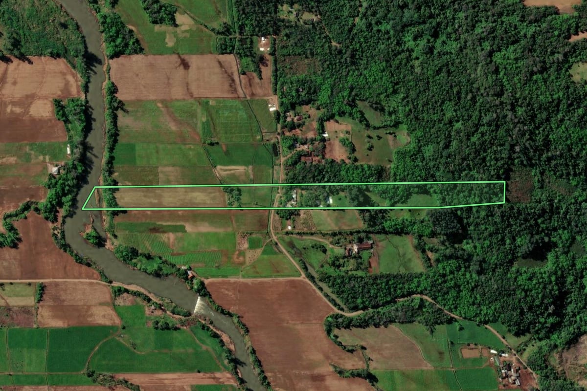 Imagem de satélite do imóvel rural em Santa Cruz do Sul (RS), com o contorno declarado no CAR desenhado por cima.