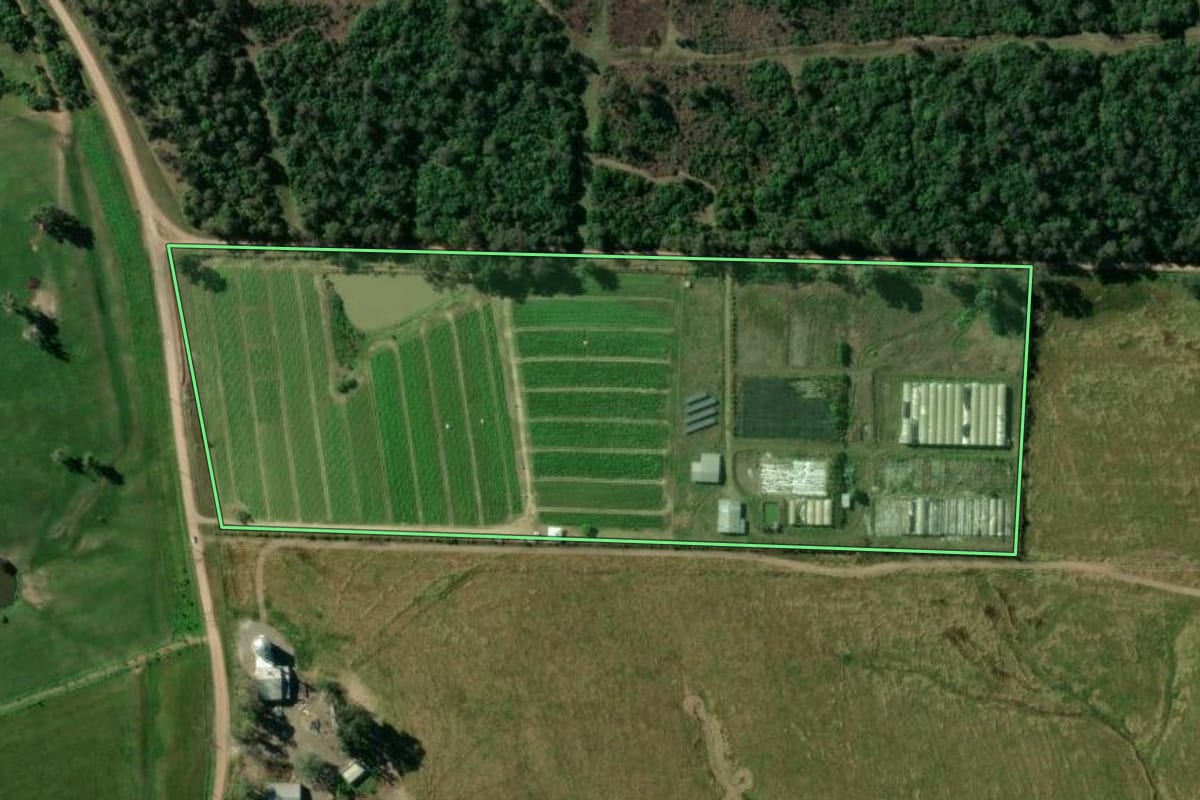 Imagem de satélite do imóvel rural em Santa Cruz do Sul (RS), com o contorno declarado no CAR desenhado por cima.
