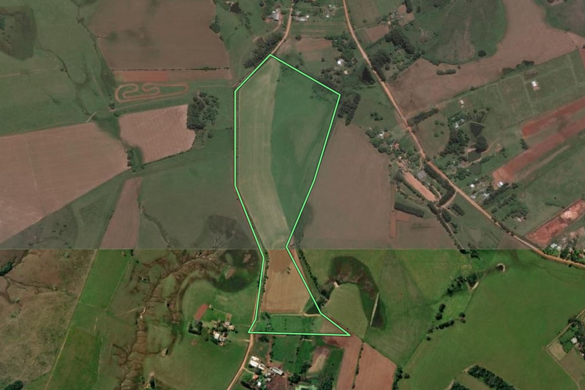 Imagem de satélite do imóvel rural em Santa Maria (RS), com o contorno declarado no CAR desenhado por cima.