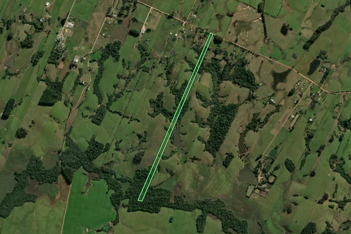 Imagem de satélite do imóvel rural em Santa Maria (RS), com o contorno declarado no CAR desenhado por cima.