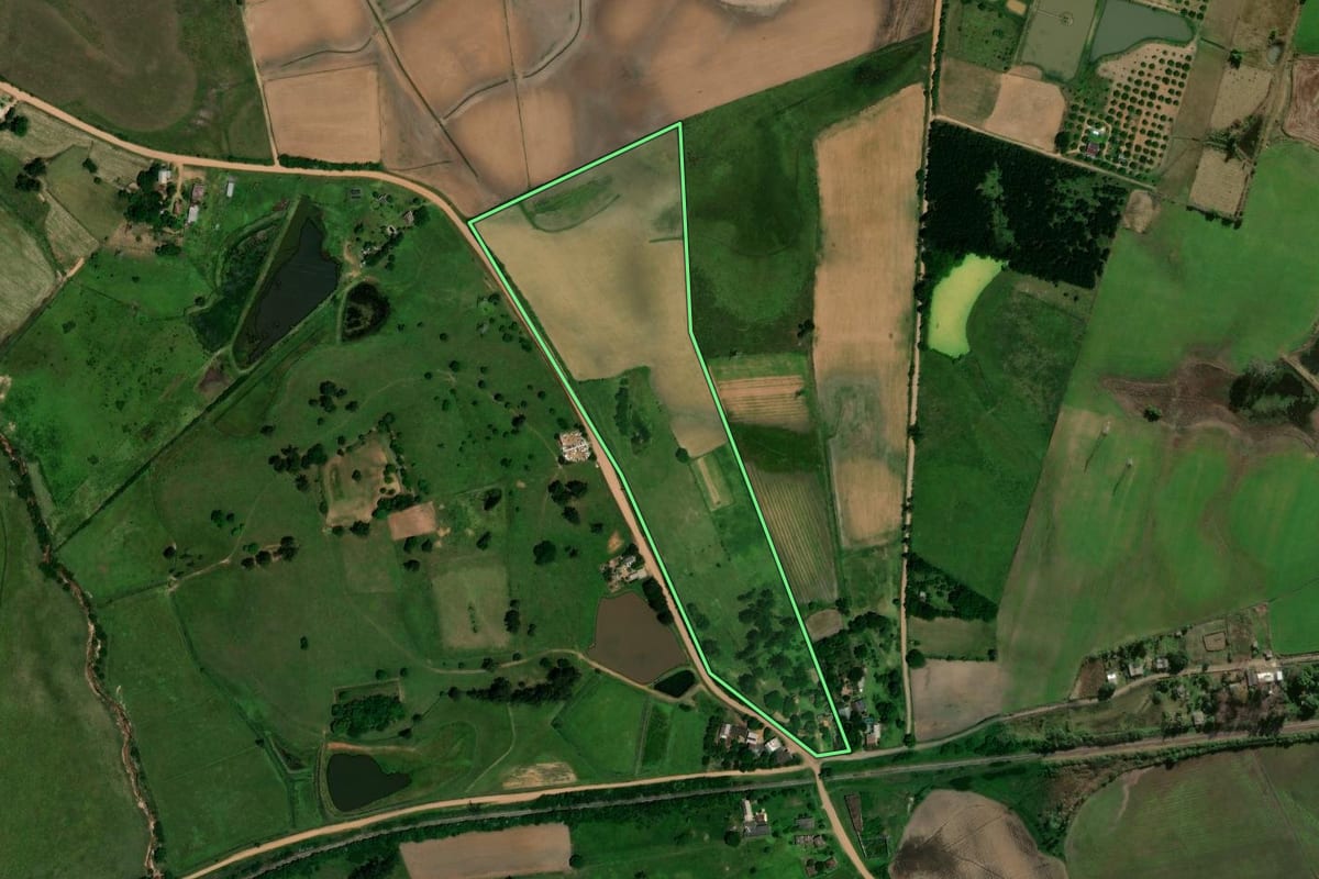Imagem de satélite do imóvel rural em Santa Maria (RS), com o contorno declarado no CAR desenhado por cima.