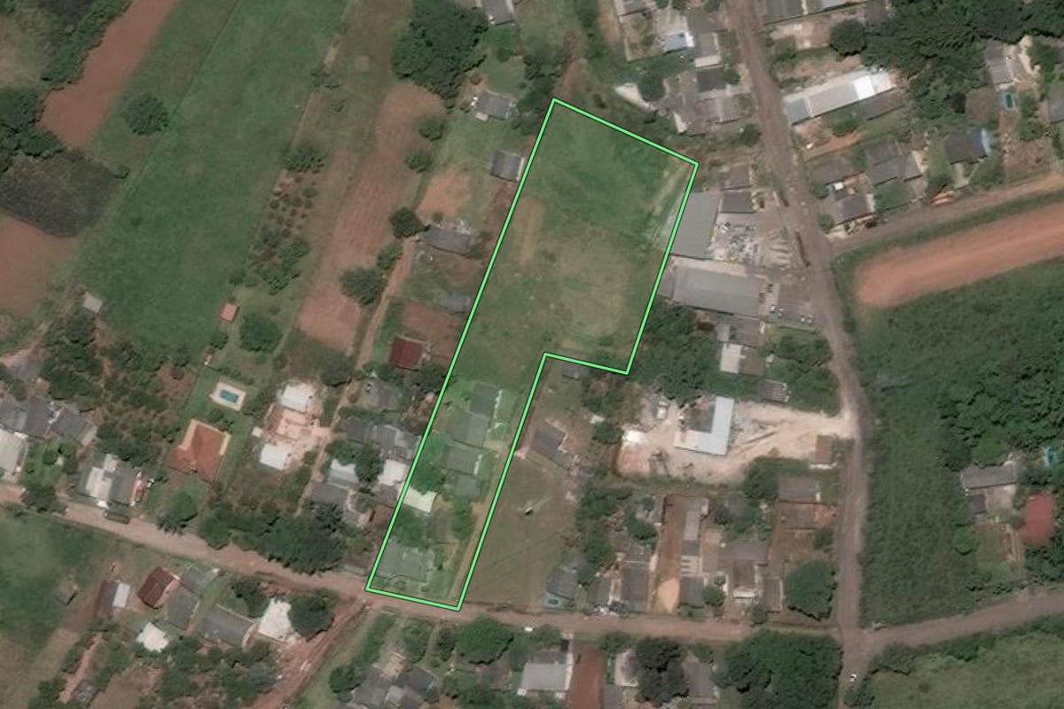 Imagem de satélite do imóvel rural em Santa Maria (RS), com o contorno declarado no CAR desenhado por cima.