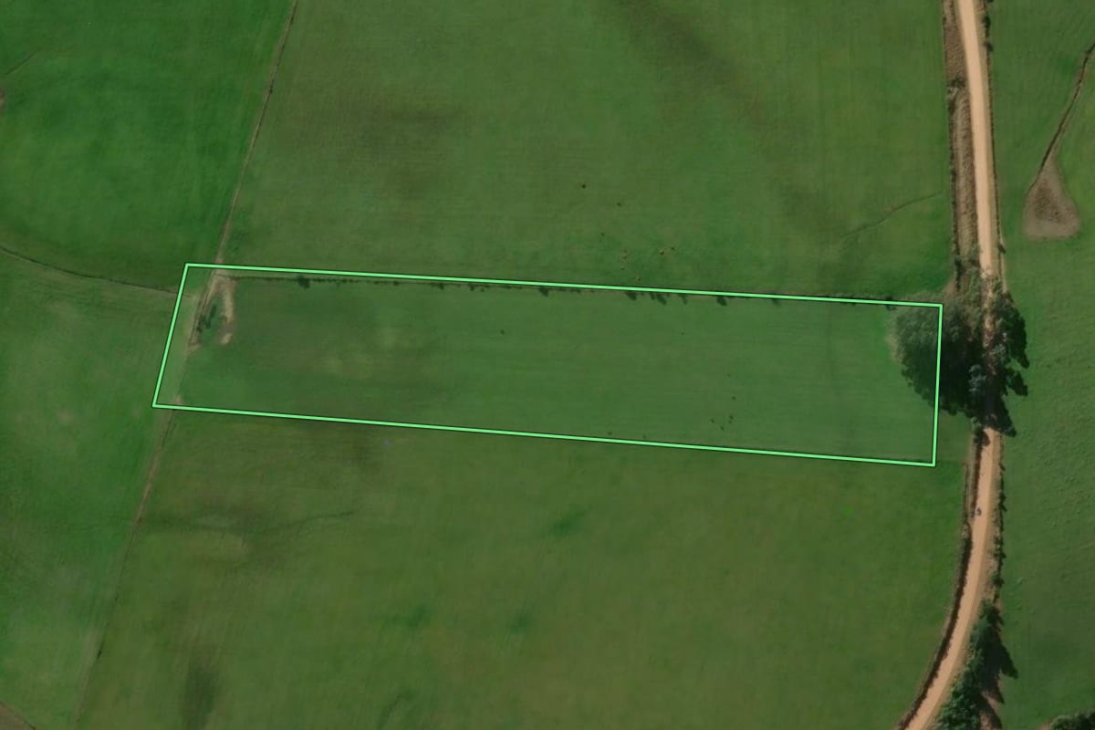 Imagem de satélite do imóvel rural em Santa Maria (RS), com o contorno declarado no CAR desenhado por cima.