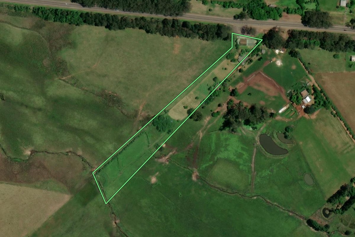 Imagem de satélite do imóvel rural em Santa Maria (RS), com o contorno declarado no CAR desenhado por cima.