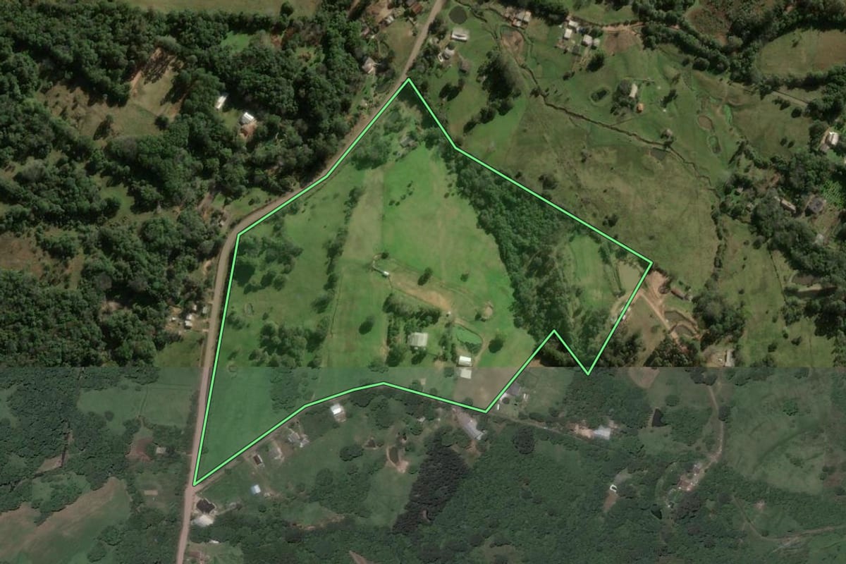 Imagem de satélite do imóvel rural em Santa Maria (RS), com o contorno declarado no CAR desenhado por cima.