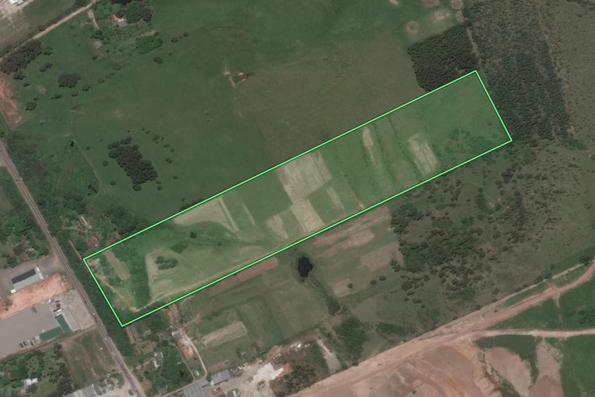 Imagem de satélite do imóvel rural em Santa Maria (RS), com o contorno declarado no CAR desenhado por cima.
