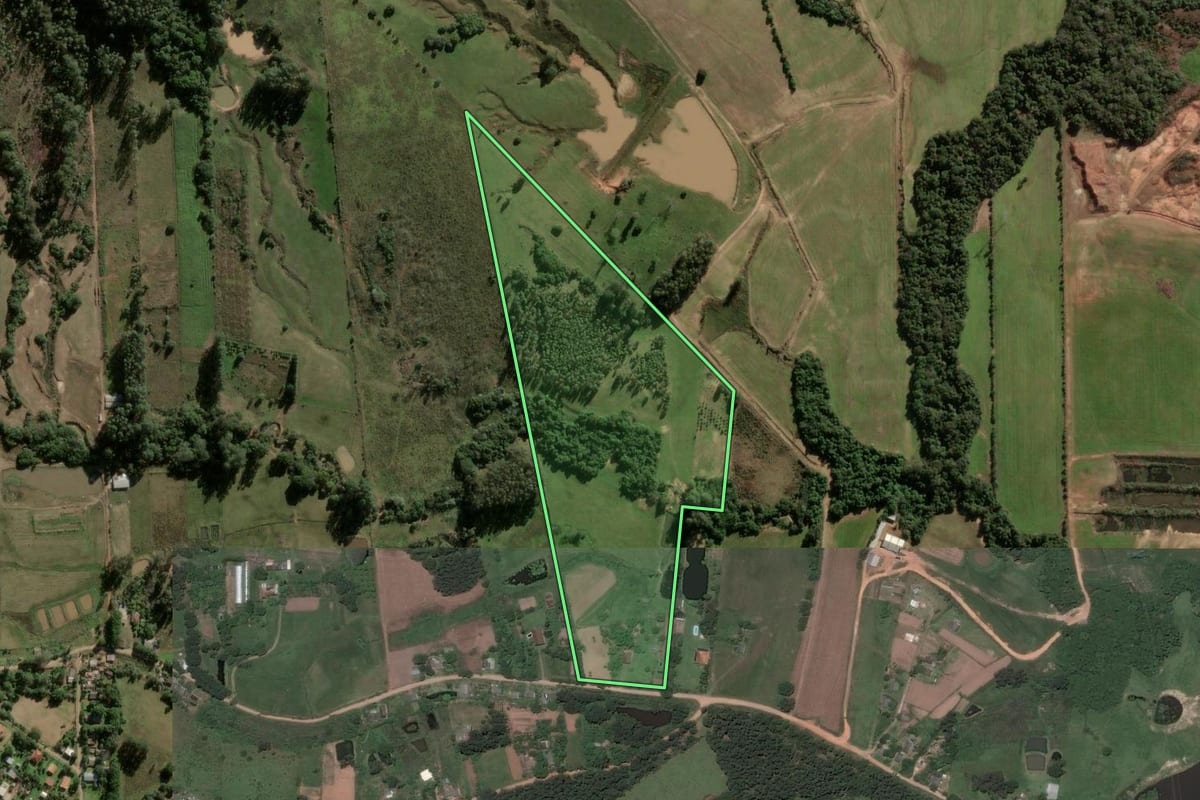 Imagem de satélite do imóvel rural em Santa Maria (RS), com o contorno declarado no CAR desenhado por cima.