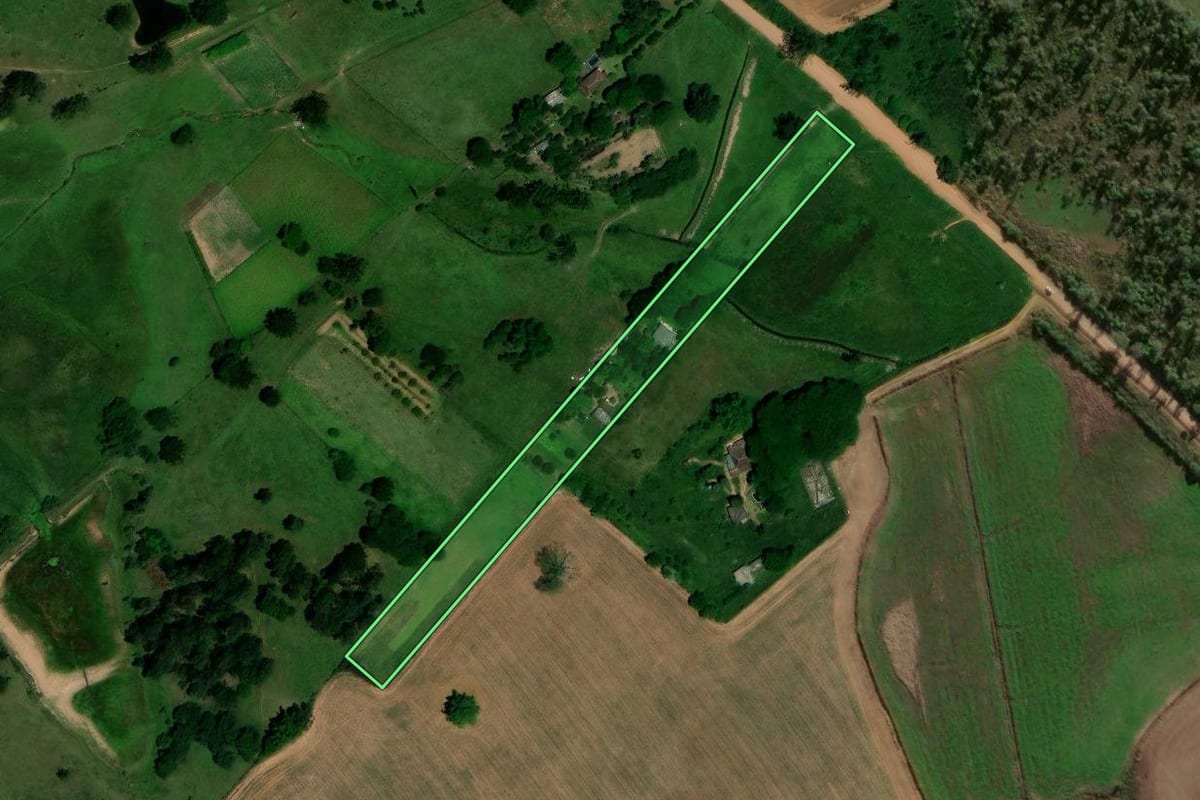 Imagem de satélite do imóvel rural em Santa Maria (RS), com o contorno declarado no CAR desenhado por cima.