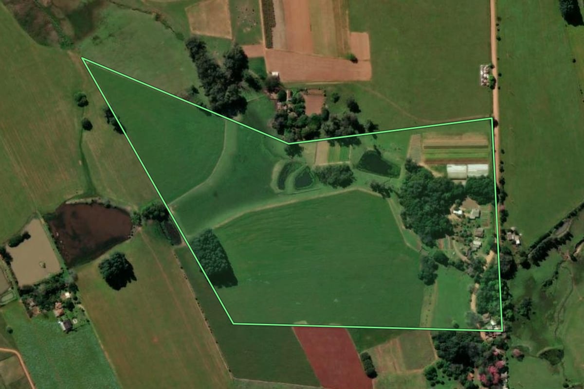 Imagem de satélite do imóvel rural em Santa Maria (RS), com o contorno declarado no CAR desenhado por cima.