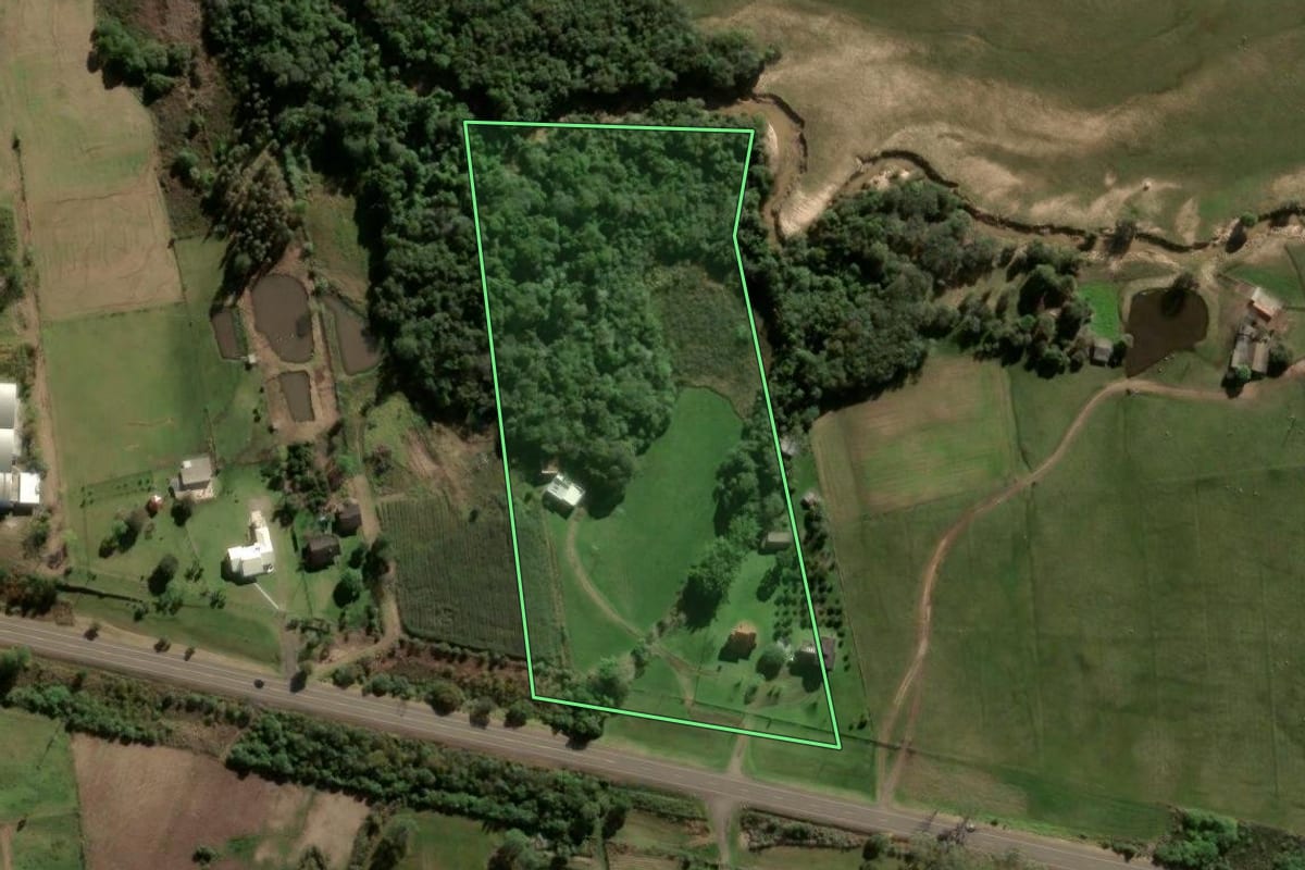 Imagem de satélite do imóvel rural em Santa Maria (RS), com o contorno declarado no CAR desenhado por cima.