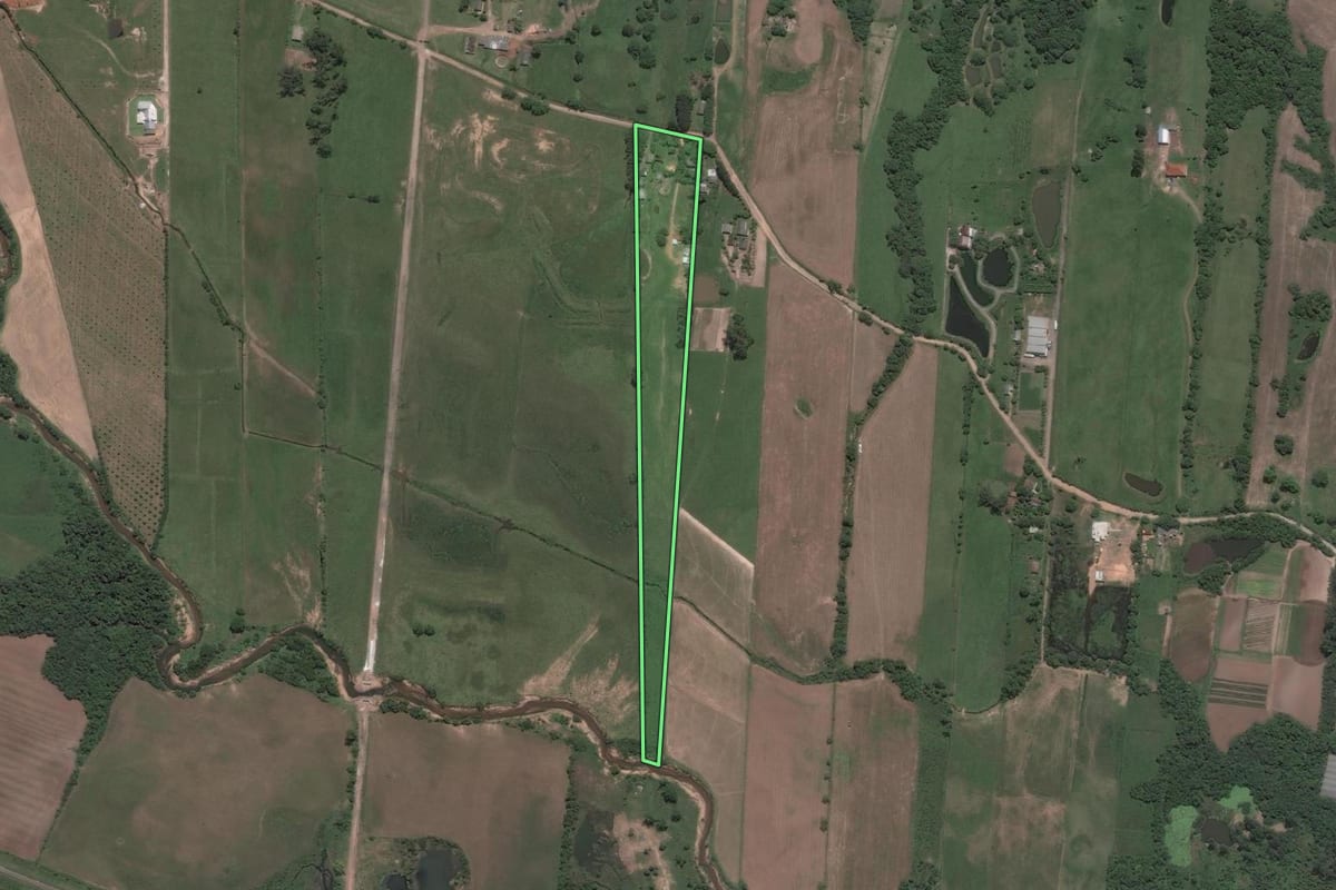Imagem de satélite do imóvel rural em Santa Maria (RS), com o contorno declarado no CAR desenhado por cima.