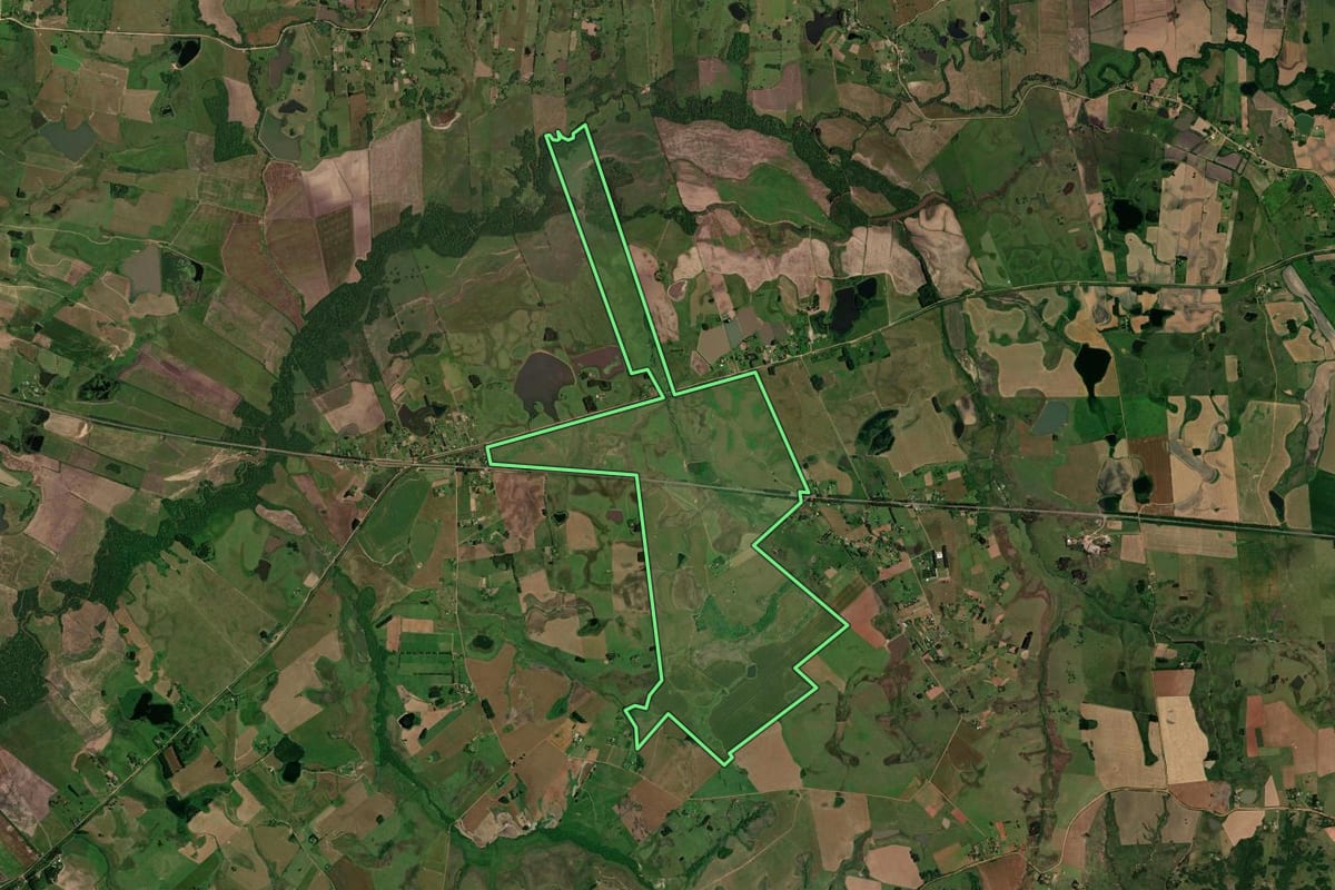 Imagem de satélite do imóvel rural em Santa Maria (RS), com o contorno declarado no CAR desenhado por cima.