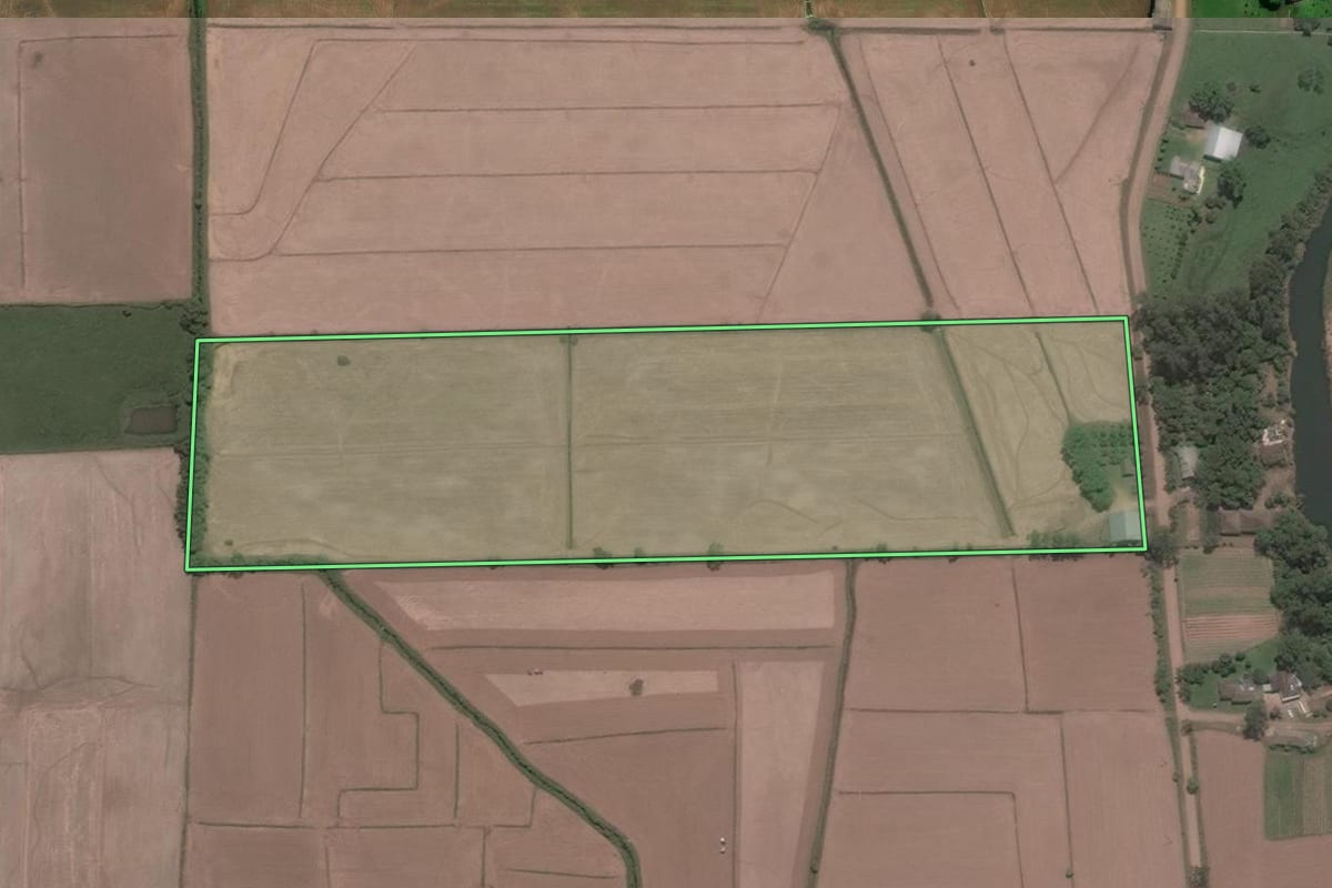 Imagem de satélite do imóvel rural em Santa Maria (RS), com o contorno declarado no CAR desenhado por cima.