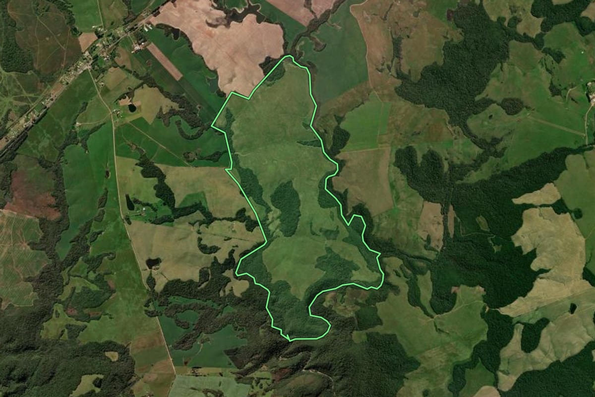 Imagem de satélite do imóvel rural em Itaara (RS), com o contorno declarado no CAR desenhado por cima.