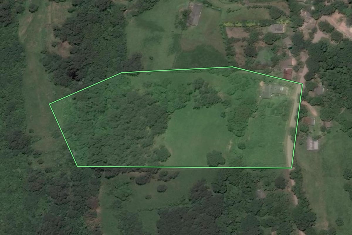 Imagem de satélite do imóvel rural em Santa Maria (RS), com o contorno declarado no CAR desenhado por cima.